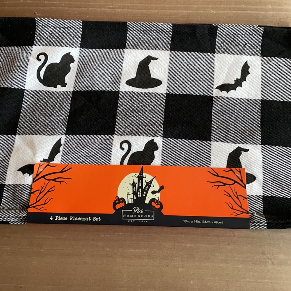 Set of 4 Halloween themed placemats - Picture 2 of 5